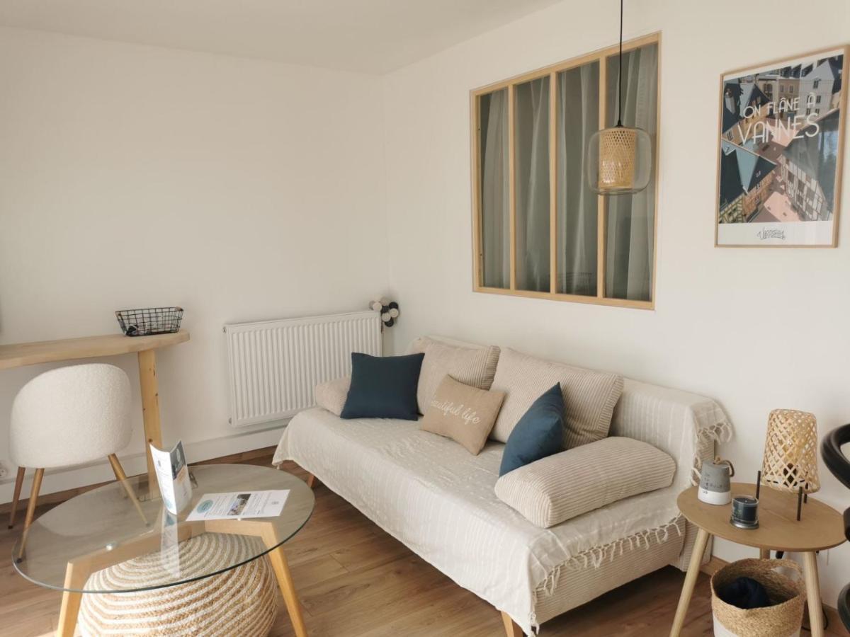 Appartement Cosy Le Saint Gildas: Central City Retreat with Parking Vannes Exterior photo